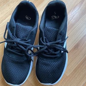 Size 5 in Big boy, Black sneakers for boys